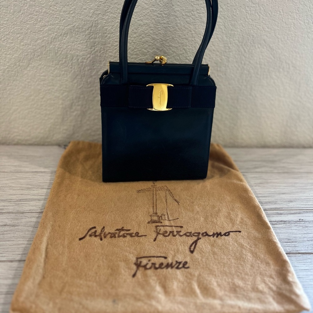 SALVATORE FERRAGAMO Navy Two-way Kisslock Top Handle Purse COA - Picture 2 of 11